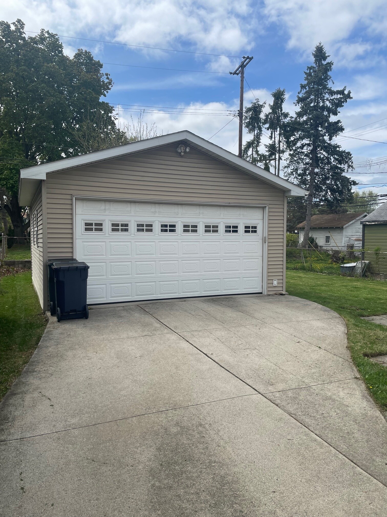Garage - 118 S Vermont Ave
