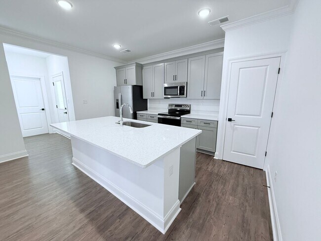 Building Photo - NEW South Grove unit