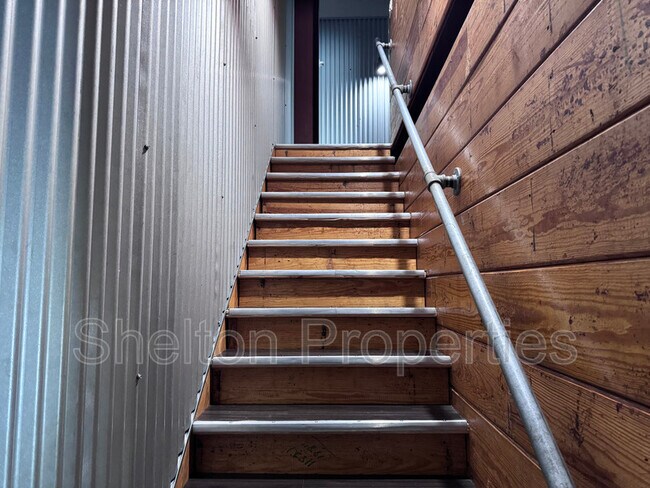 Building Photo - 2121 W Hayward Ave