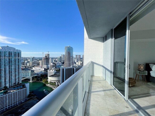 Building Photo - 485 Brickell Ave