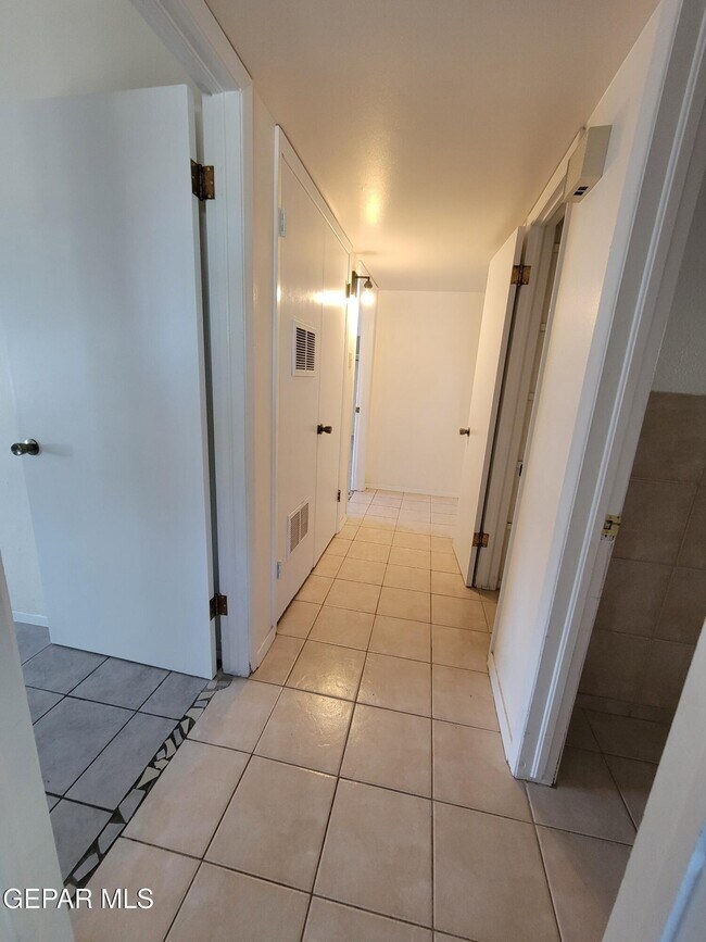 Building Photo - 9513 Fairfax St