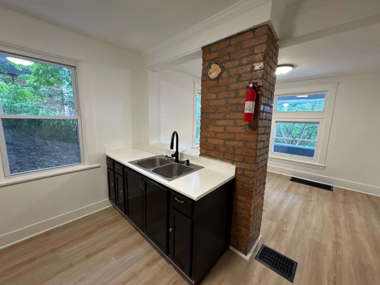 Building Photo - 2319 Patterson Ave