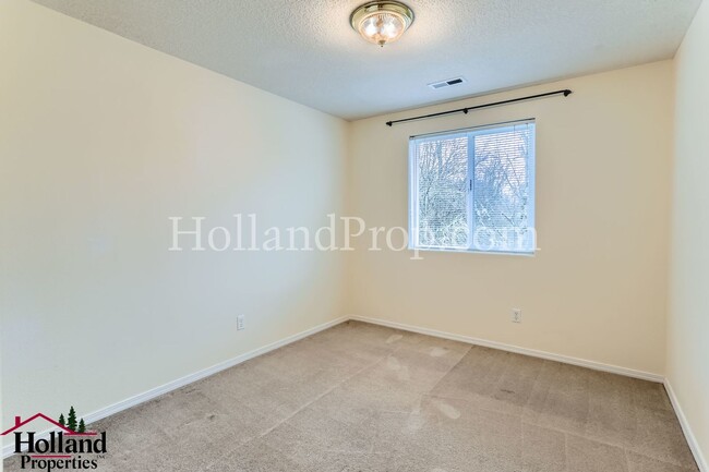 Building Photo - Beautiful 3-Bedroom Home in Hillsboro – Pr...