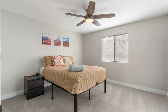 Building Photo - 740 W Elm St