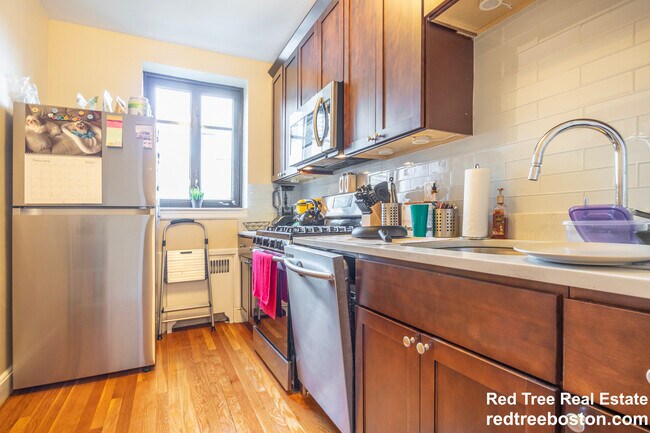 Building Photo - 69 Strathmore Rd