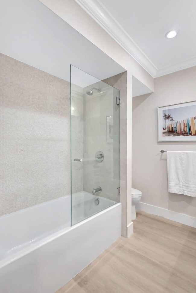 Building Photo - 438 Brackenwood Ln S