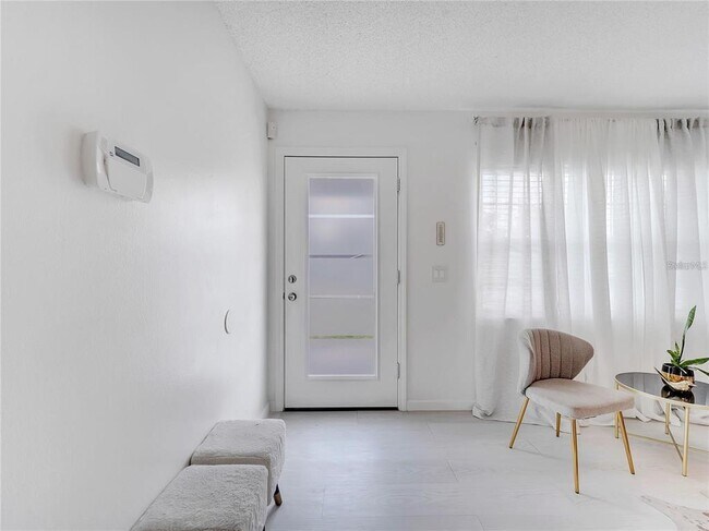 Building Photo - 4754 Lake Shore Dr