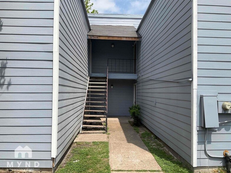 Building Photo - 5625 Antoine Dr