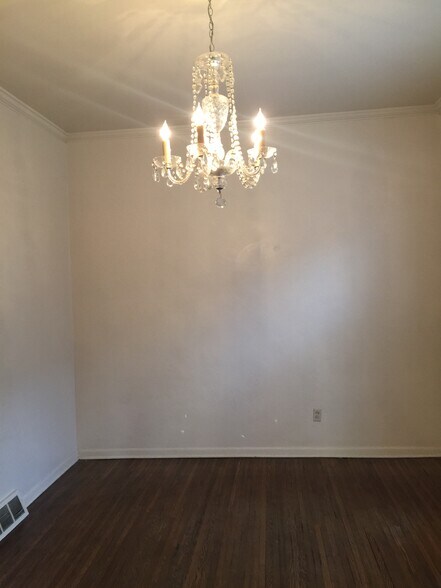 Building Photo - 560 S 3rd St