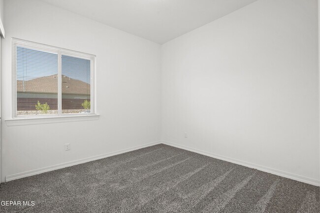 Building Photo - 1041 Summer Lake St