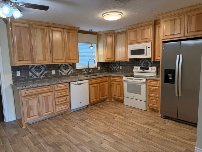 Building Photo - 625 S Archie St