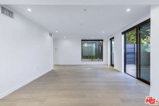 Building Photo - 2019 Barry Ave