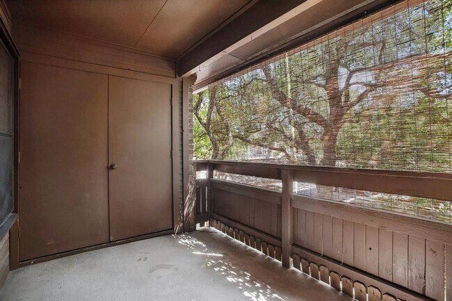 Building Photo - 10955 Wurzbach Rd