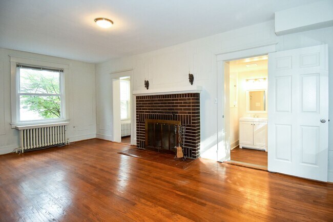 Building Photo - 633 24th St S
