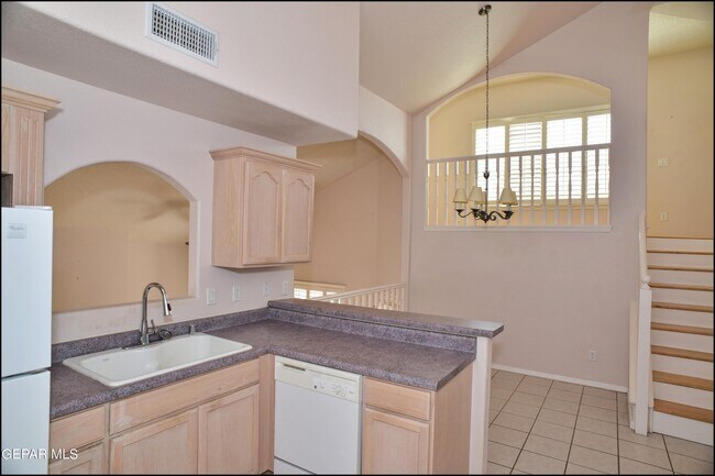 Building Photo - 1560 Via Appia St