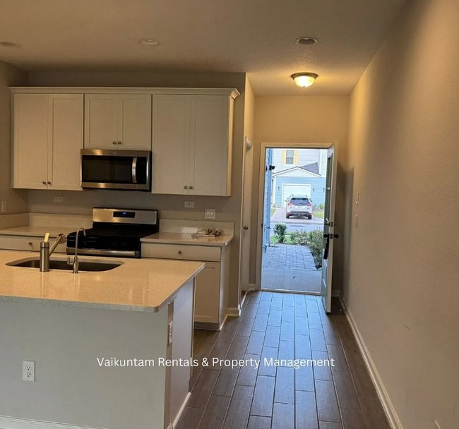 Building Photo - 370 Richmond Dr