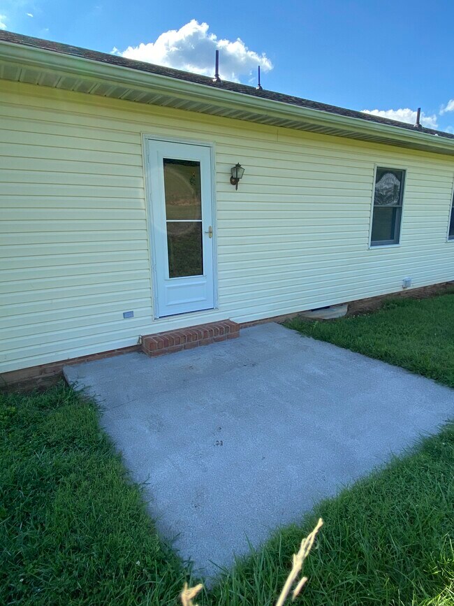 Building Photo - 12665 Back Creek Valley Rd
