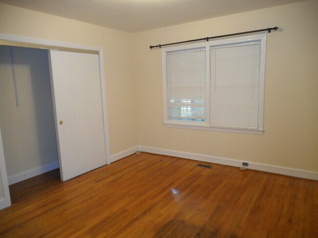 Building Photo - 107 Caldwell St