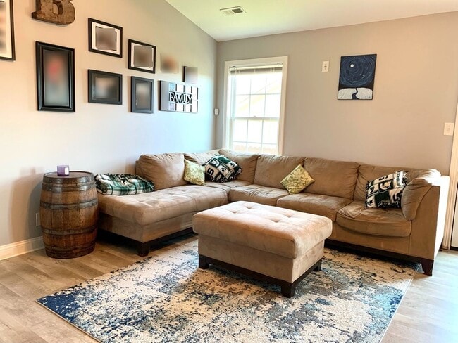 Building Photo - 200 Buckshot Dr