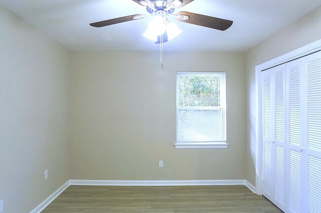 Building Photo - 11304 Largo Dr