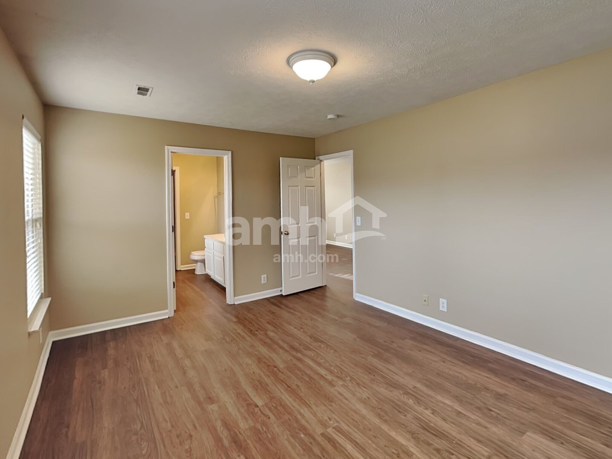 Building Photo - 4060 Longfellow Dr