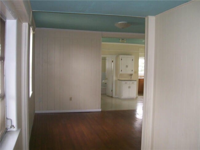 Building Photo - 5 Southern St