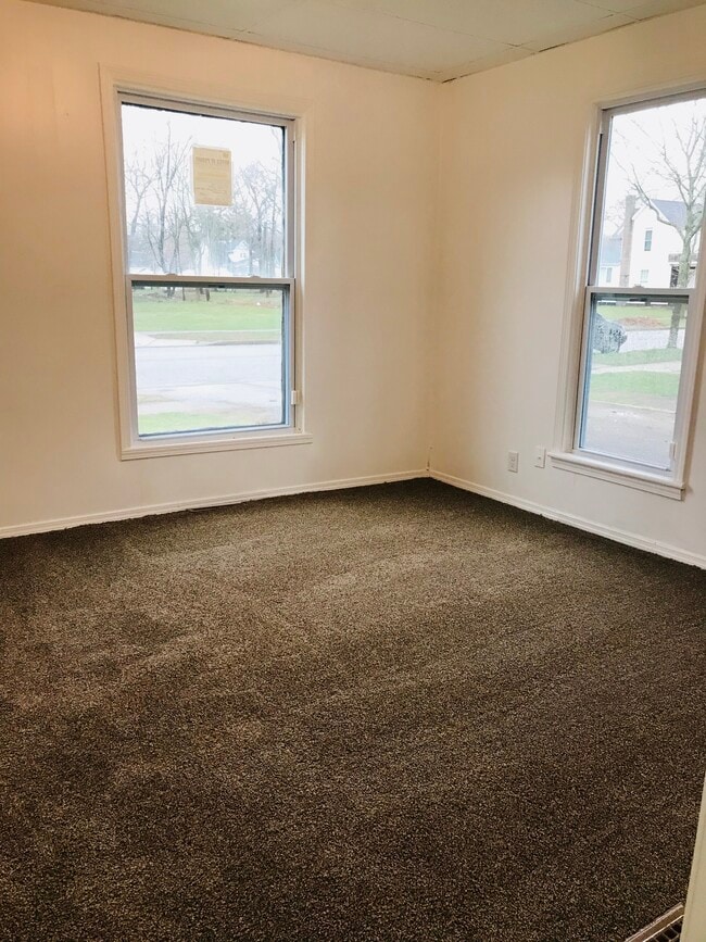 Building Photo - 616 W Wolf Ave