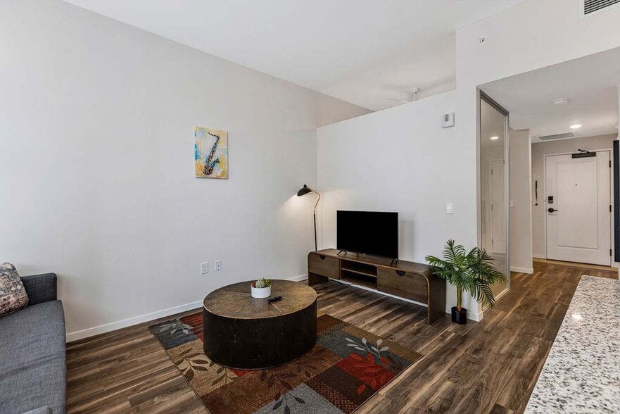 Building Photo - 9-JAN-JAN E 4th St