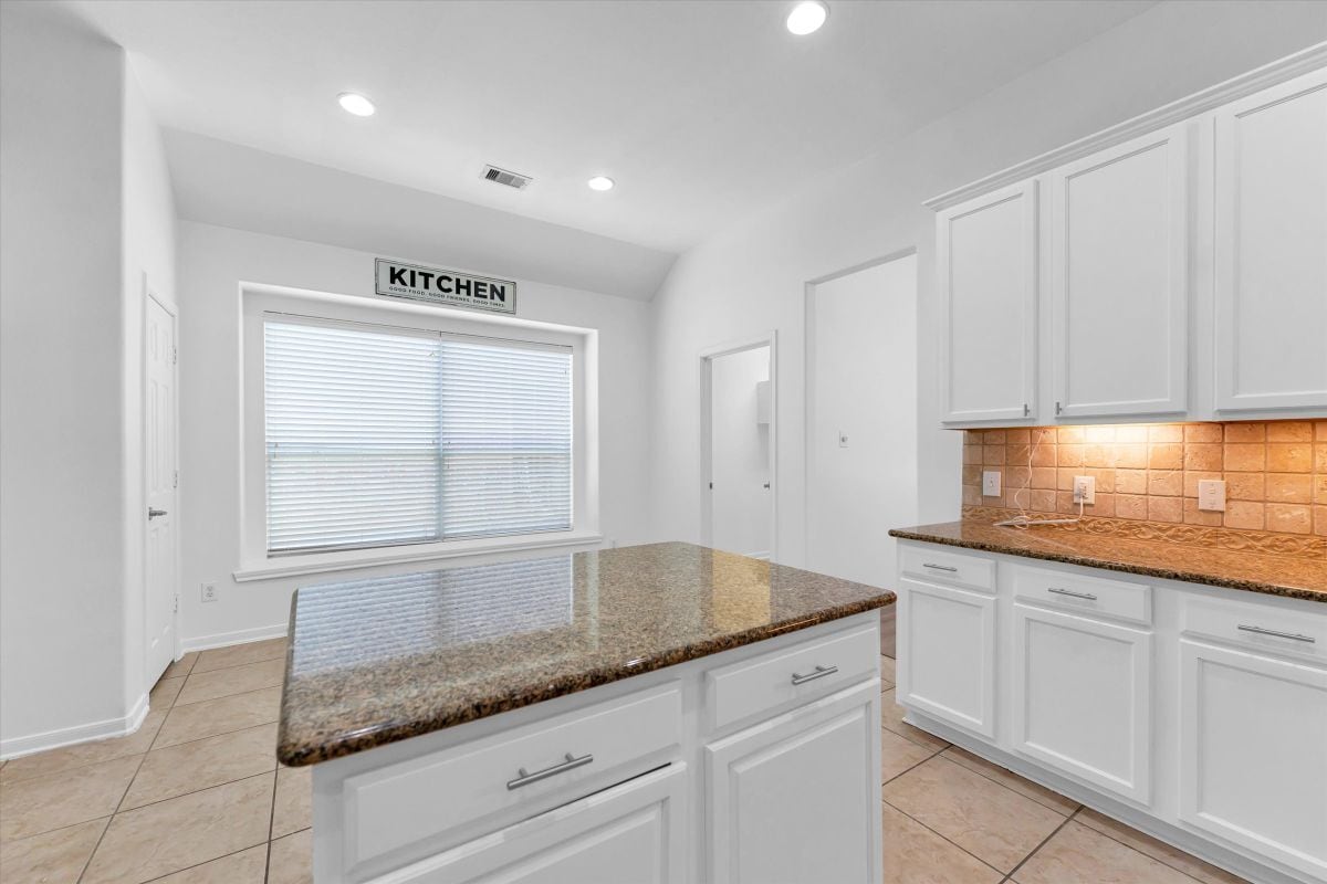 Building Photo - 14823 Yellow Begonia Dr