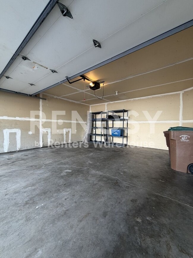 Building Photo - Available Now 3 Bedroom 2 Bath Townhouse in Woodbury