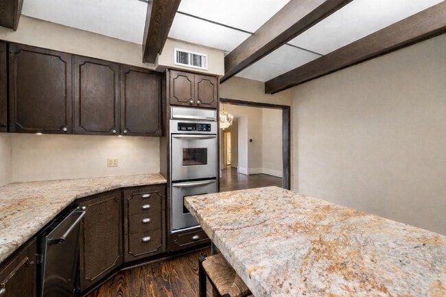 Building Photo - 1651 Cortlandt St