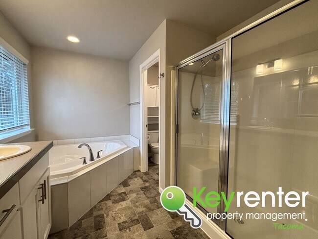 Building Photo - Beautiful 4 Bedroom 2.5 Bathroom Tacoma Home for Rent in Secluded Community!