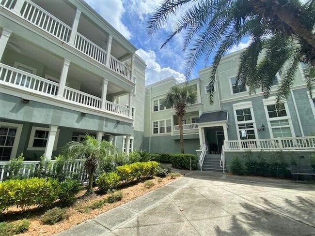 Building Photo - 2 Bedroom + Den and 1 Car Garage, Pet friendly Condo in Downtown Celebration