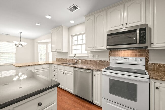 Building Photo - 3 Bedroom w/ 2 car Garage (Landscaping is ...