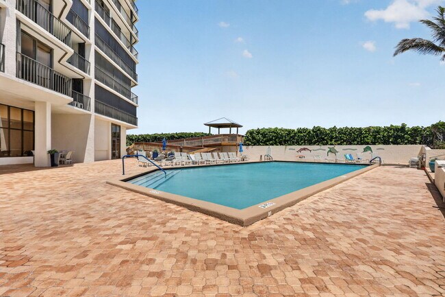 Building Photo - 9650 S Ocean Dr