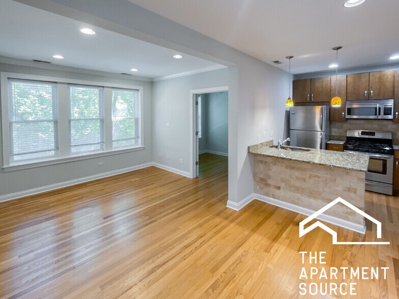 Building Photo - 3810 N Marshfield Ave