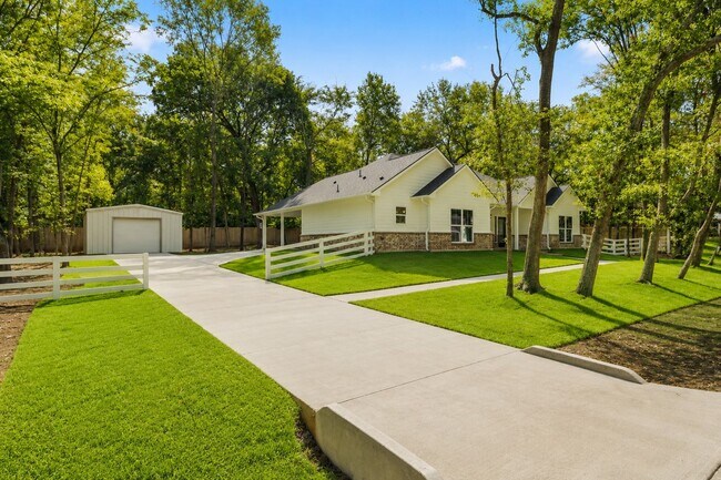 Building Photo - 5161 Lazy Ln