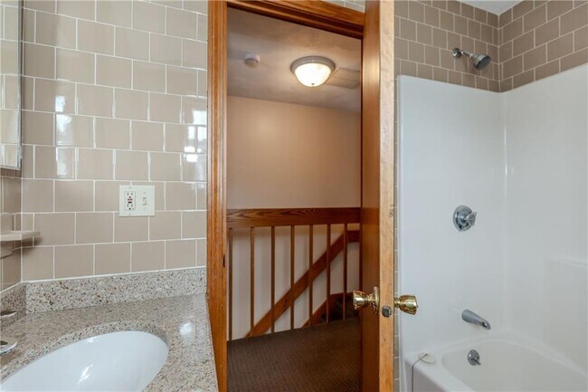 Building Photo - 53 Hazael St
