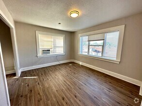 Building Photo - Pet Friendly - Completely Renovated 2nd Fl...