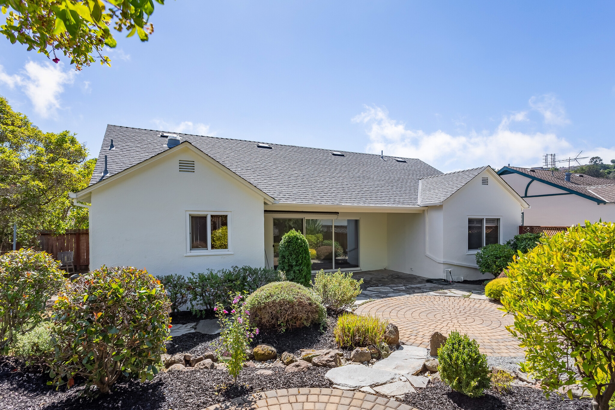 Building Photo - 940 Sequoia Ave