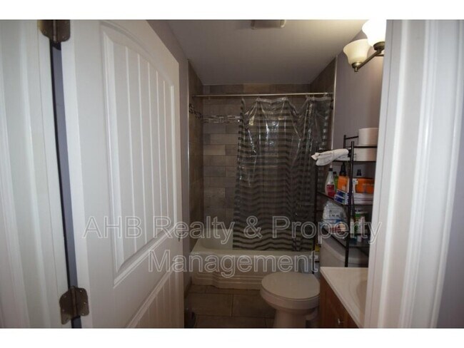 Building Photo - 127 Brooks St