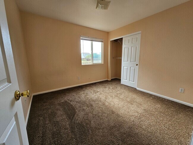 Building Photo - 5723 Prairie Cir