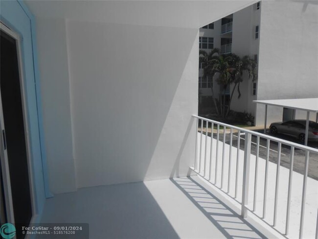 Building Photo - 4540 N Ocean Dr