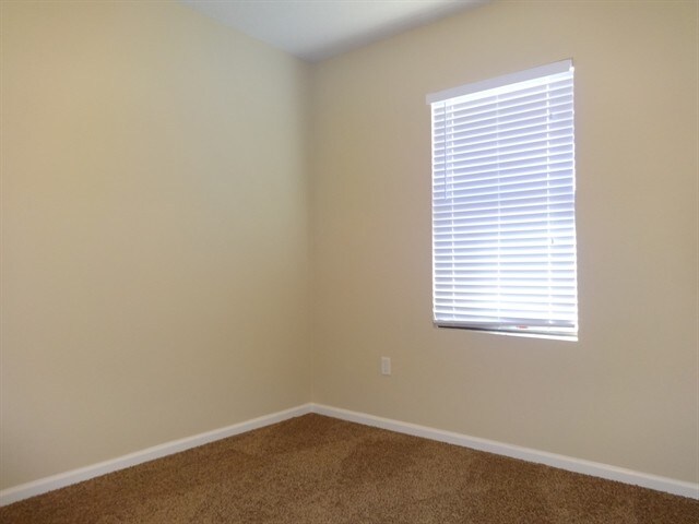 Building Photo - 560 Loxley Ct