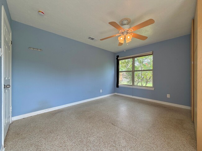 Building Photo - 7103 Twin Crest Dr