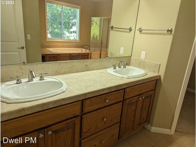 Building Photo - 4 br, 3 bath House - 5640 SW Stott Ave