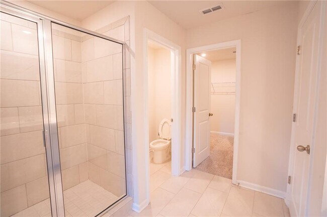 Building Photo - 1060 Sunny Lk Dr