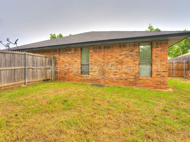 Building Photo - 1710 Hillcrest Dr