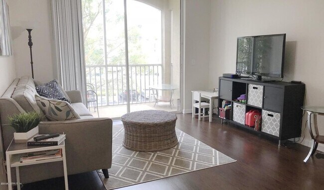 Building Photo - 7801 Point Meadows Dr