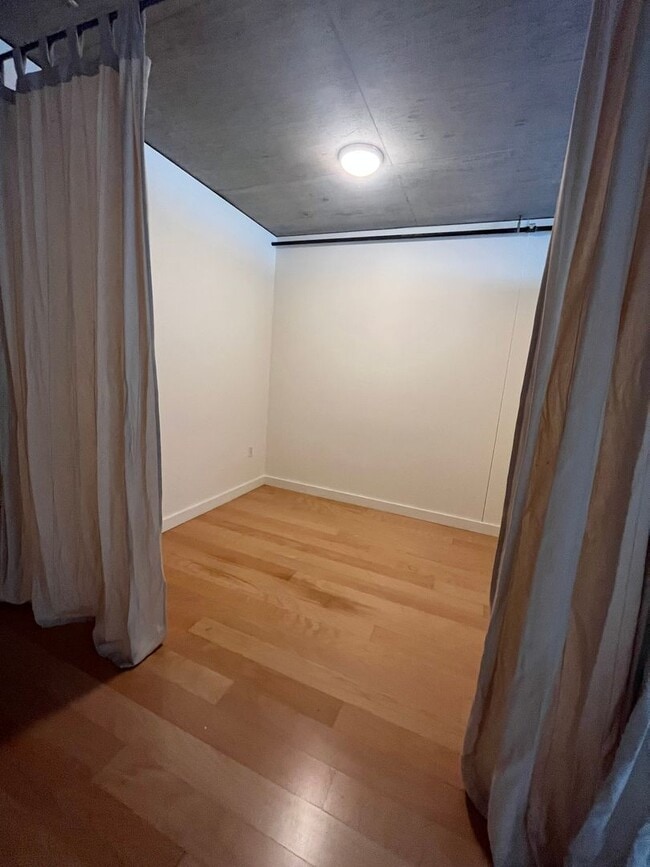 Building Photo - THE CIVIC IN GOOSE HOLLOW STUDIO BEDROOM CONDO!